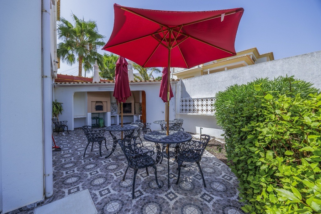 BBQ & Outdoor Dining Area