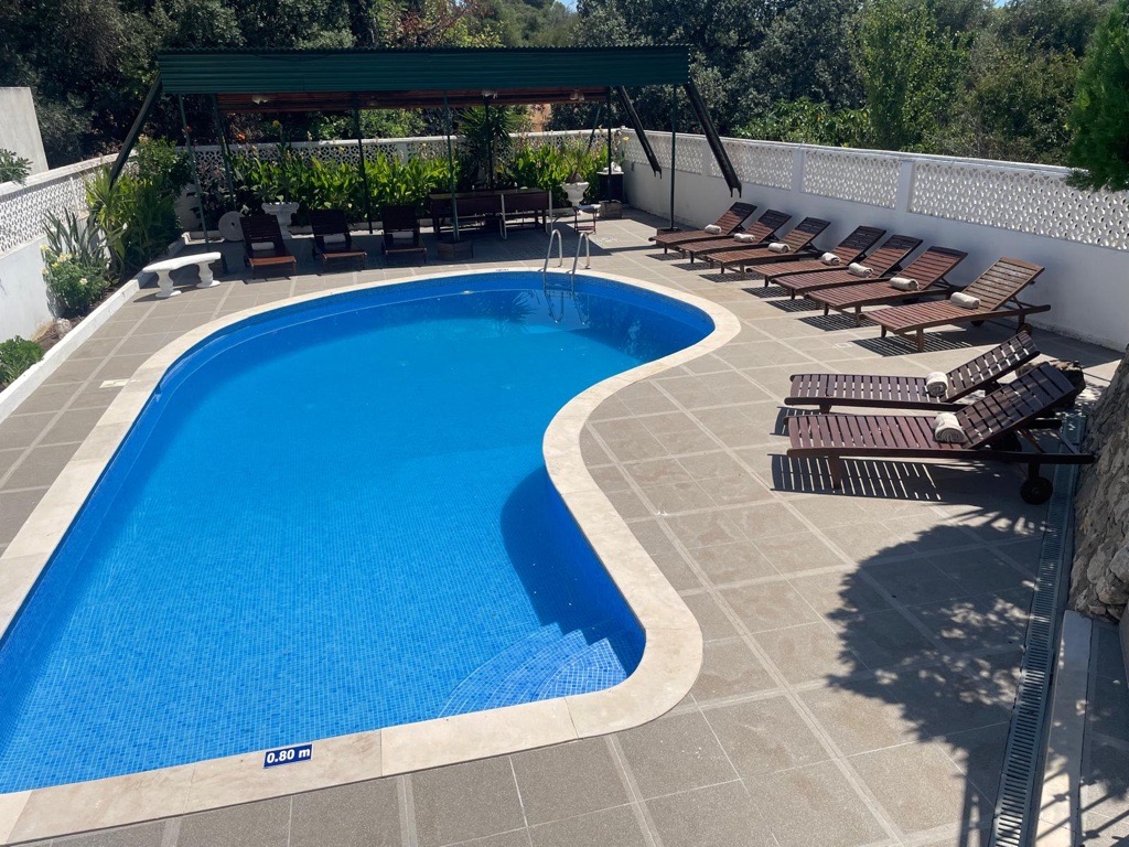 Linen & Pool Towels Provided